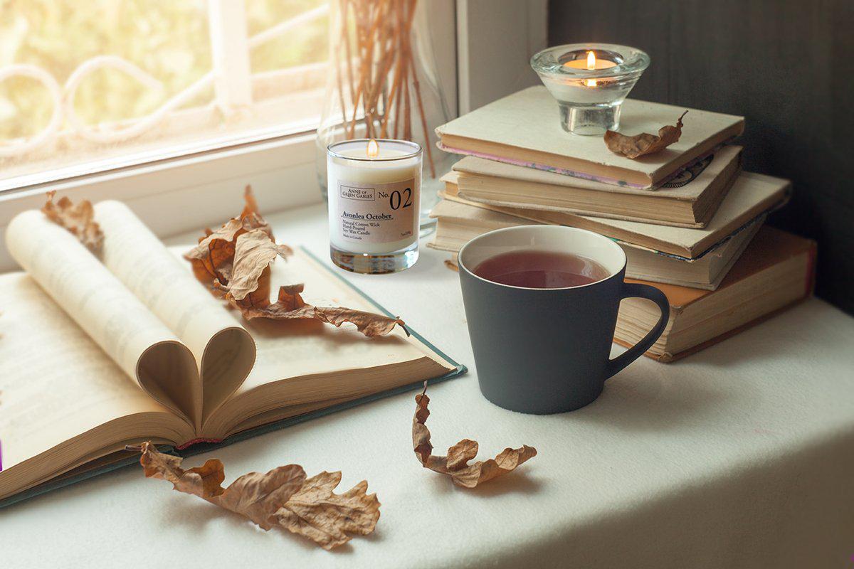 "Avonlea October" Candle
