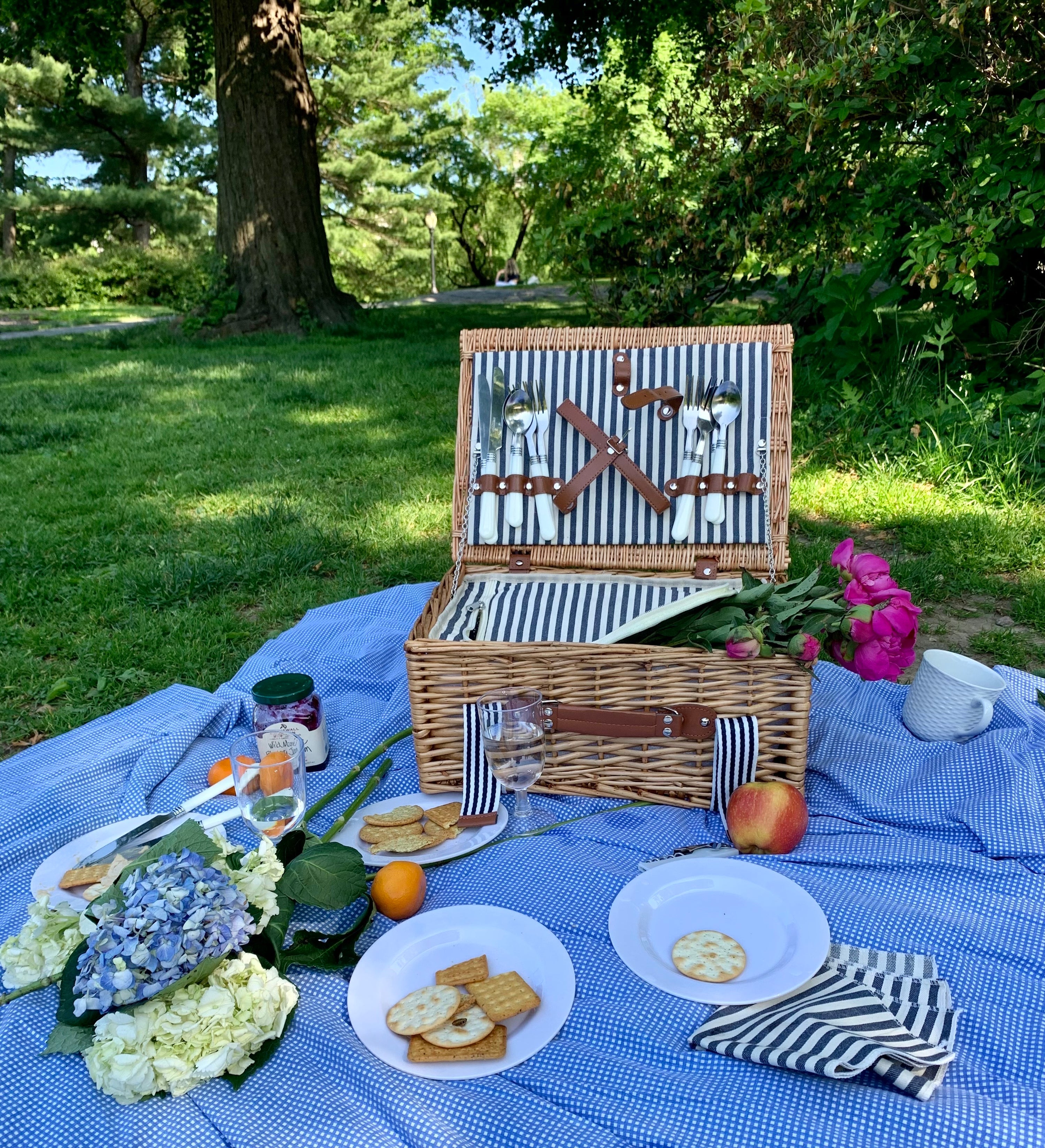 Avonlea Wicker Picnic Basket-Two Person